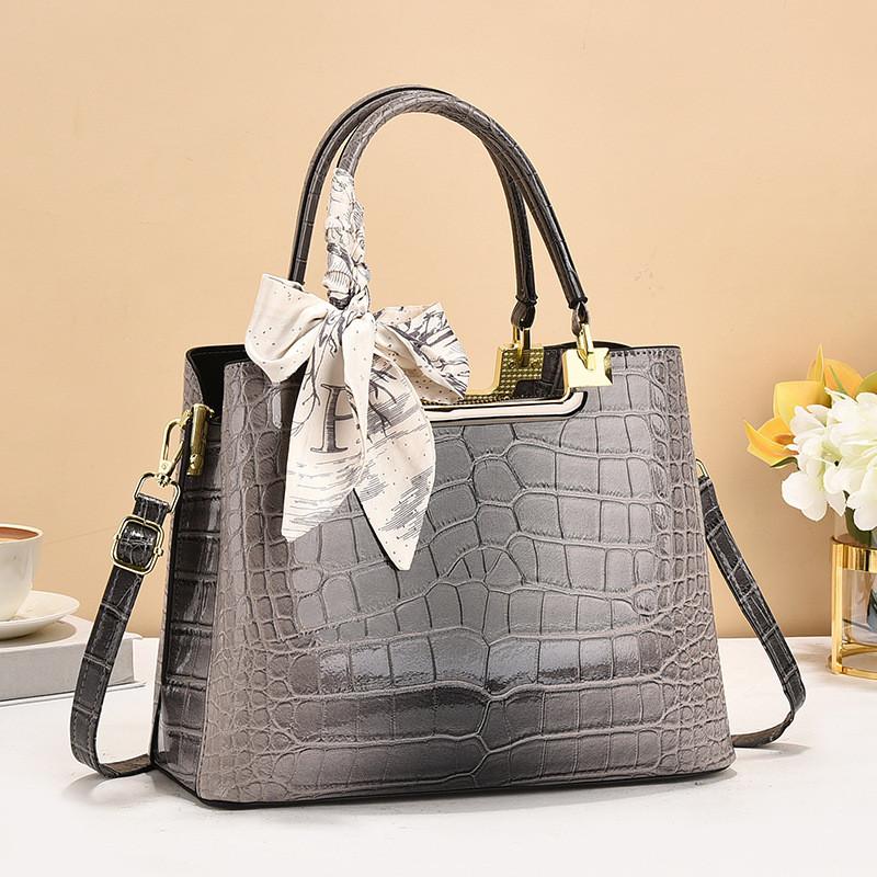 Шикарная большая сумка-тоут для женщин со стильным дизайном под крокодила серый