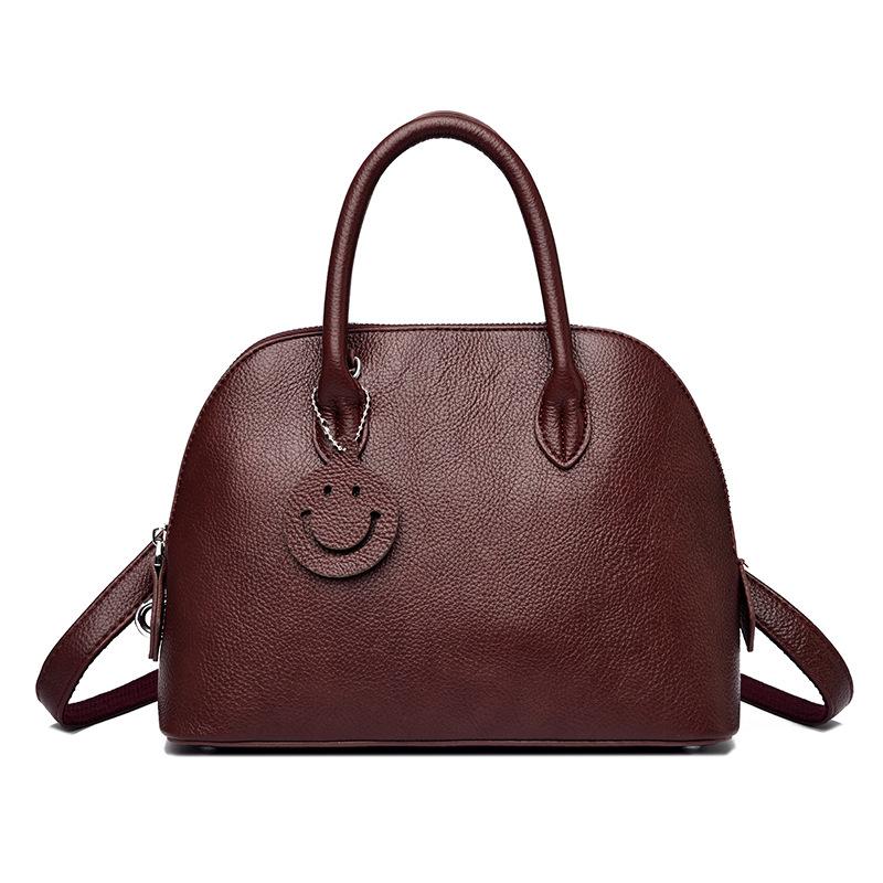 A Fashionable Single-shoulder, Crossbody, Hand-held Shell Bag with A Large Capacity for Commuting