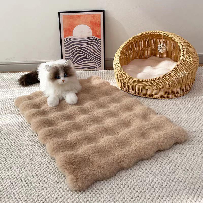 

Winter Plush Space Capsule Pet Bed for Cats, Puppies, and Rabbits 30*40cm for pets up to 2 lbs