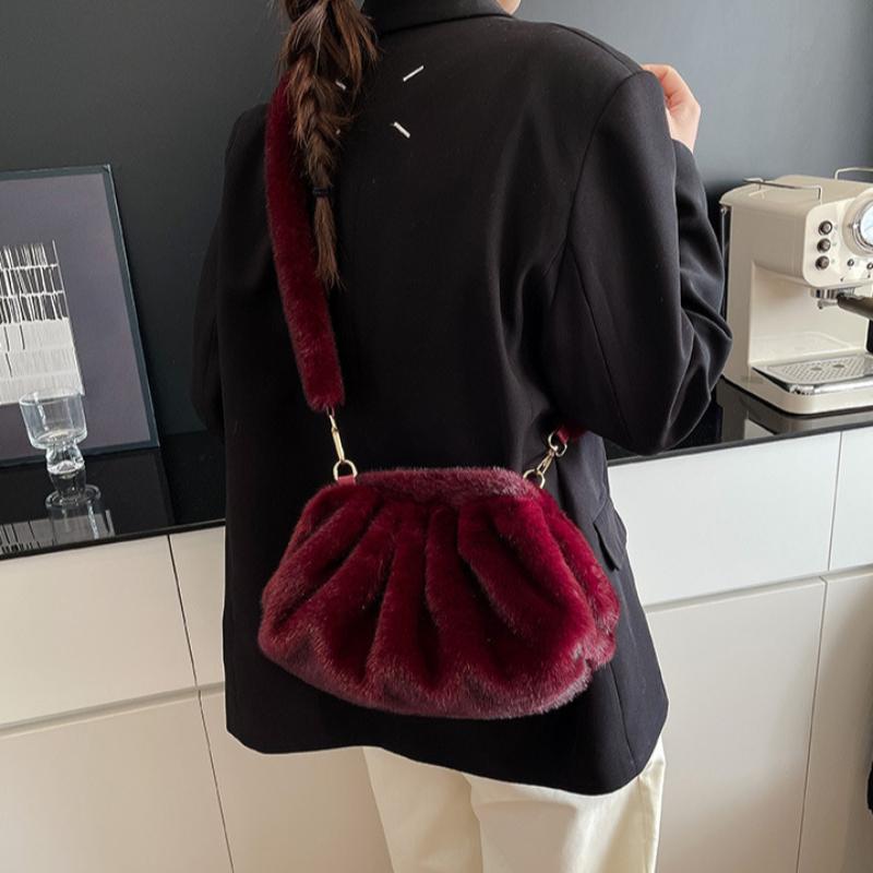 Faux Fur Shell Crossbody Bag Trendy Wrinkle Design Women Shoulder Bag for Autumn Winter Fashi Plush Clutch Bag
