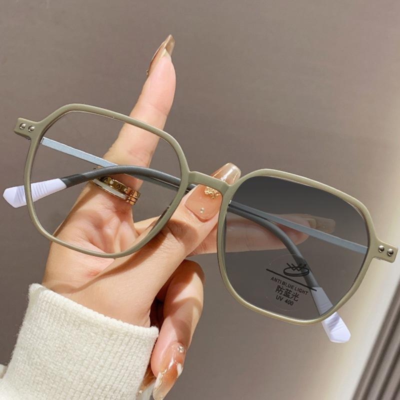 New Fashionable Matte Frame Photochromic Women'S Myopia Glasses Retro Neutral High Quality Anti Blue Light Glasses