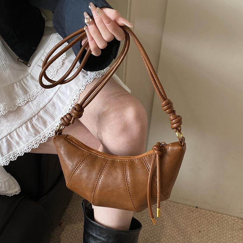 Einfache französische Croissant-Tasche Modisches und Nischen-Design Vielseitige und lässige Umhängetasche für Damen