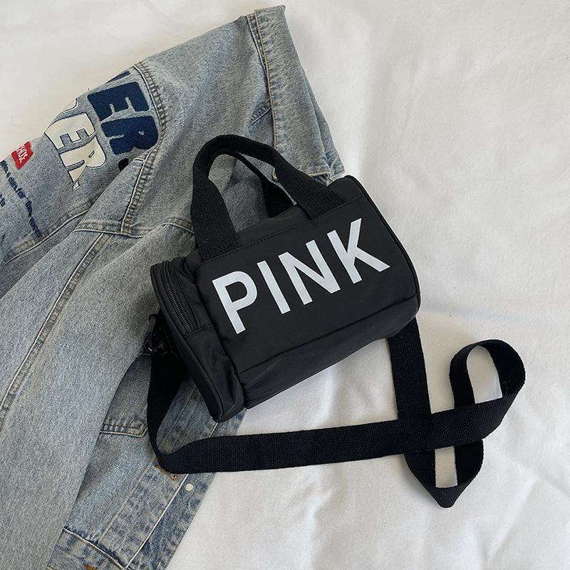 

New stylish and simple sports handbag bag, beautiful letter high value single shoulder crossbody small square bag чёрный