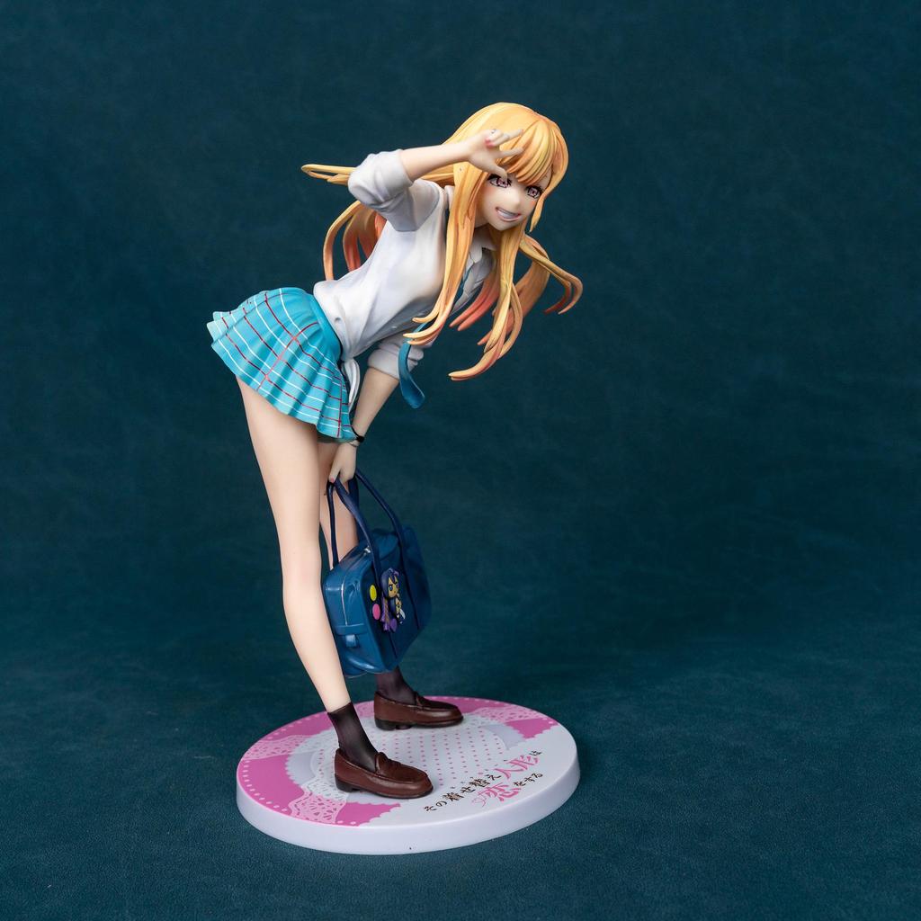 Kitagawa Marin Anziehpuppe: Anime-Figur in Uniform
