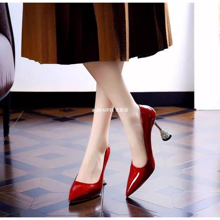 

Patent Leather High Heels Women s 2026 Autumn New Light Luxury Rhinestone Temperament Pointed Toe Shallow Single Shoes 34 красный