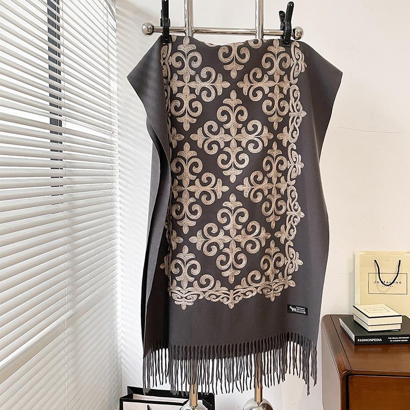 New Pashmina Cashmere Blend Mujer Bufanda Scarf Warm Echarpes Embroider Flower Poncho Cape Thick Warm Poncho Kerchief