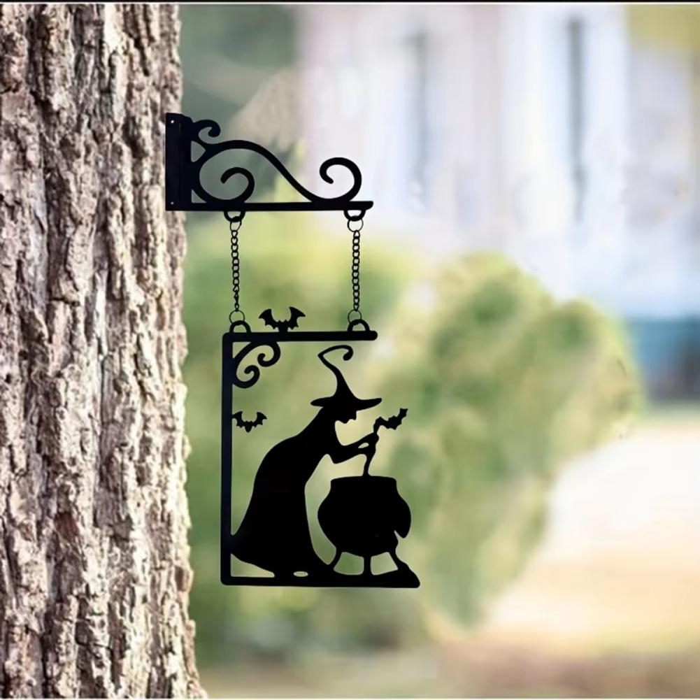 A74E-Halloween Witch Halloween Witch Decoration The Scary Iron Witch Hangs In The Halloween Garden.