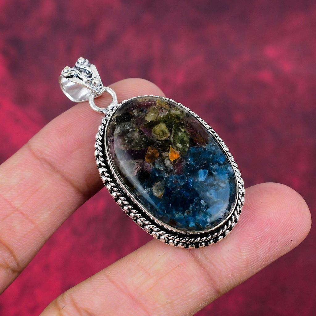 Wisiorek z turmalinu miedzianego, Naturalny kamień szlachetny Wisiorek z litego srebra próby 925, Ręcznie robiona biżuteria, Prezent na urodziny i rocznicę dla mamy