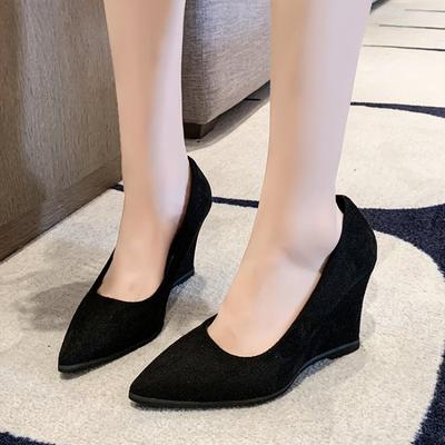 Chaussures simples pointues à talons compensés à semelles épaisses, nouveau daim simple à enfiler avec rehausseur interne, talons hauts peu profonds grande taille