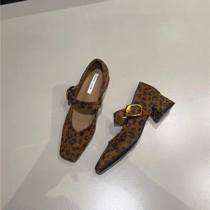 Mary Jane Schuhe eckiger Kopf Einzelschuhe Damen neu retro dicker Absatz 2025 ein Wort Leopardenmuster Samt Schnalle Frühling und Herbst Wildleder Gürtel