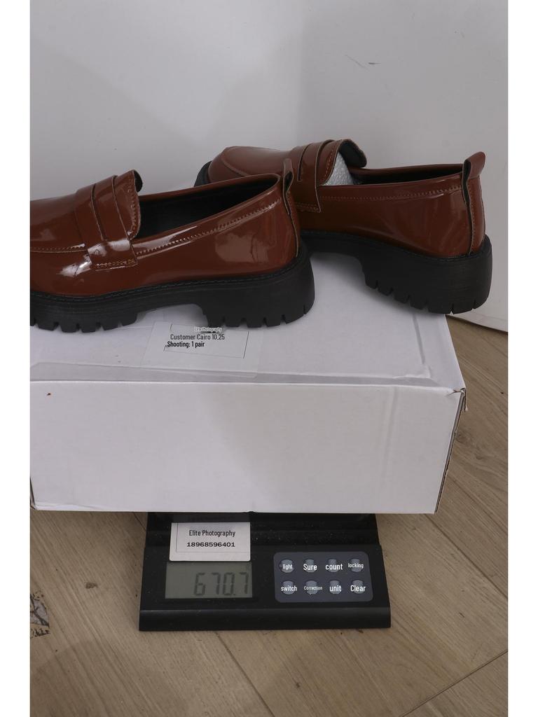 Chunky-Soled Round Toe Block Heel British Style Women's Leather Shoes - 2024 Autumn/Winter Retro Slip-On Collection.