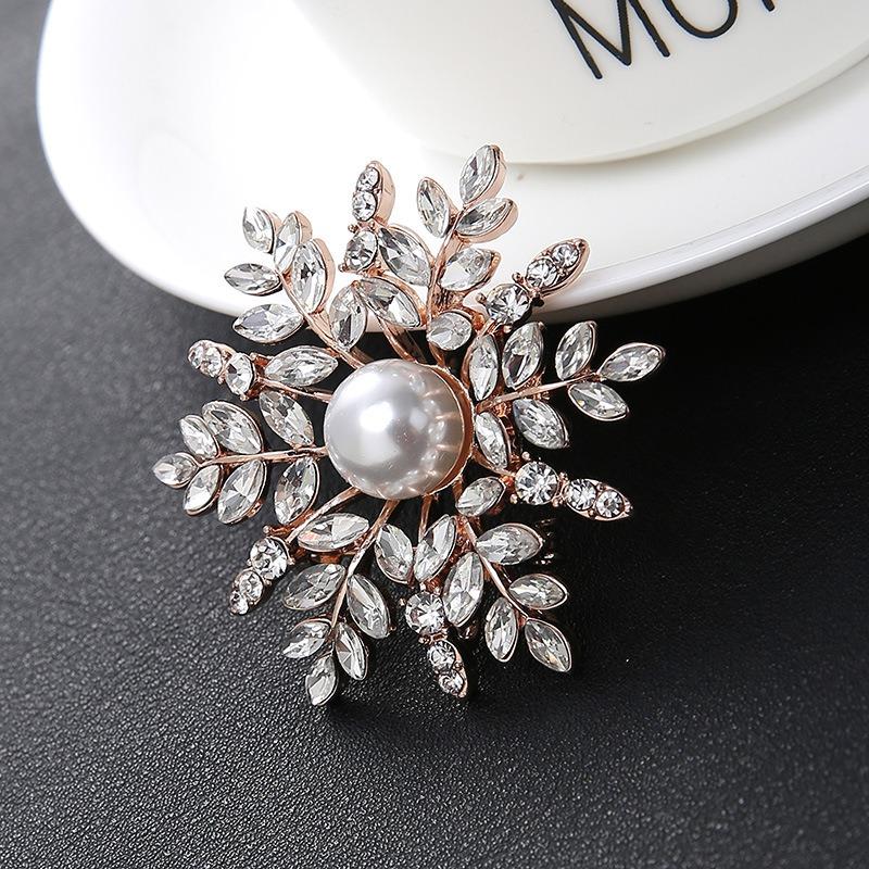 Simple Imitation Crystal Snowflake Brooch, Feminine Pearl Brooch with A Niche Design Sense