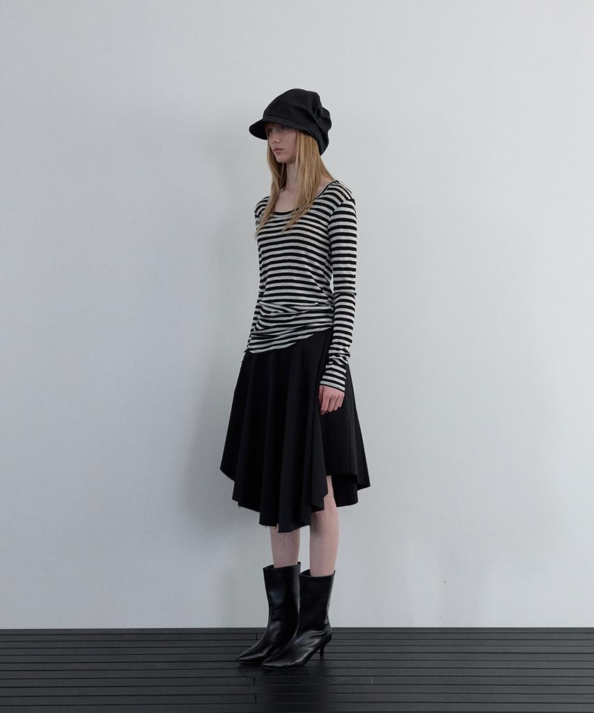 Unessin U-Neck Stripe T-Shirt
