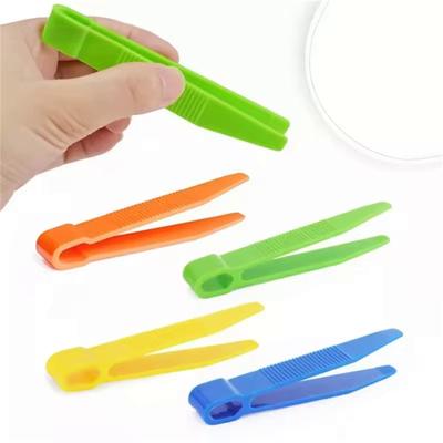 2 adet Plastik Klips Cımbız İnce Motor Çocuklar İçin Yürümeye Başlayan Çocuk Öğrenme Oyuncakları Çocuklar İçin Bitki Böcek Çalışma Araçları Seti