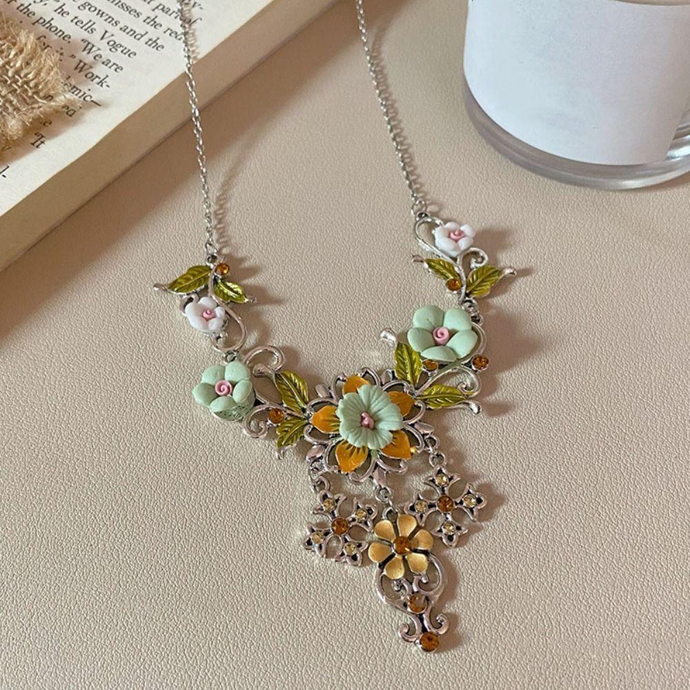 Zinc Zinc Alloy Women Necklace Exquisite Collarbone Necklace Unique Vintage Flower Necklace Gift