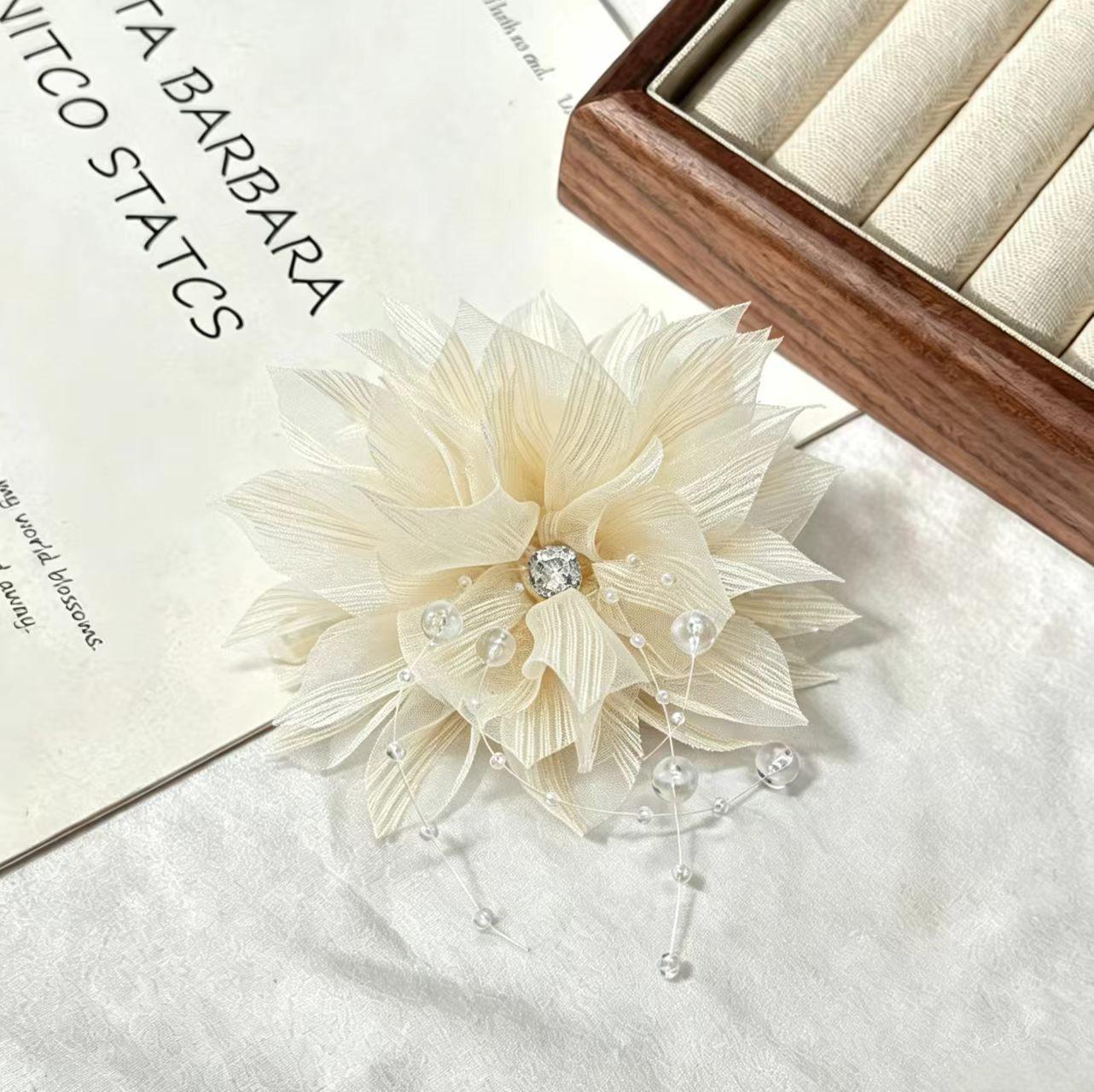 2026 Peony Feather Claw Clip: Luxury Hair Accessory for Elegant Hair Buns