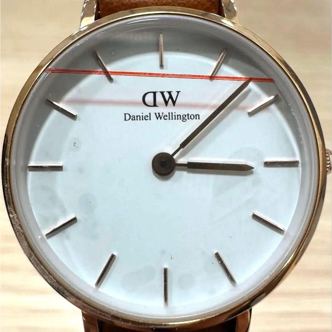 Used Daniel Wellington DW00100228 watch working item