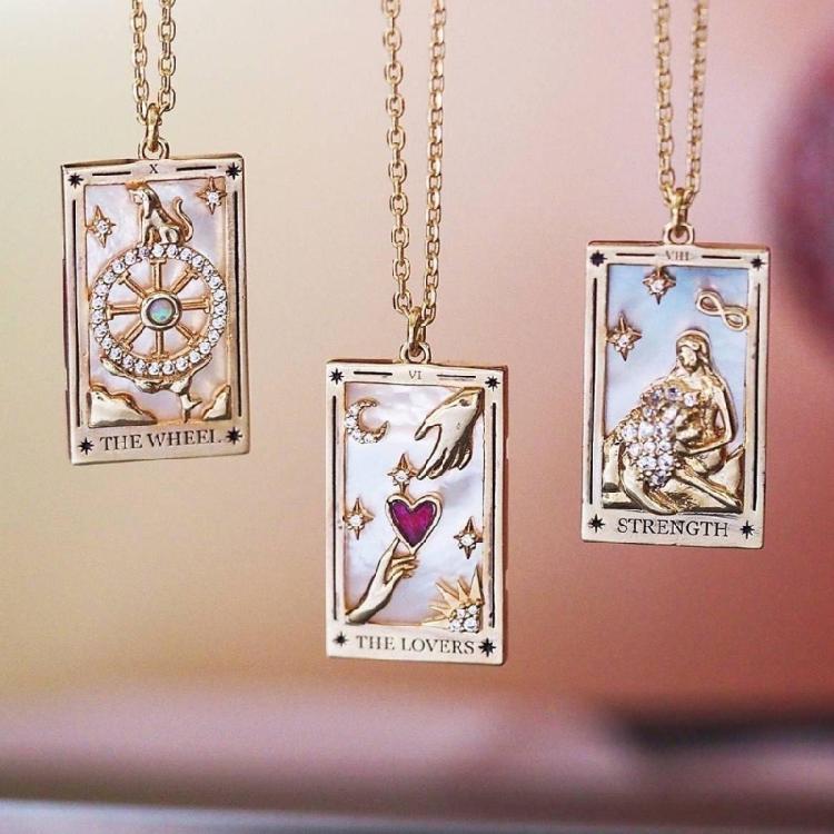 Stylish Tarot Pendant Necklace Tarot Card Enthusiast Present Fashion Tarot Jewelry Party and Festival Necklace for Daily