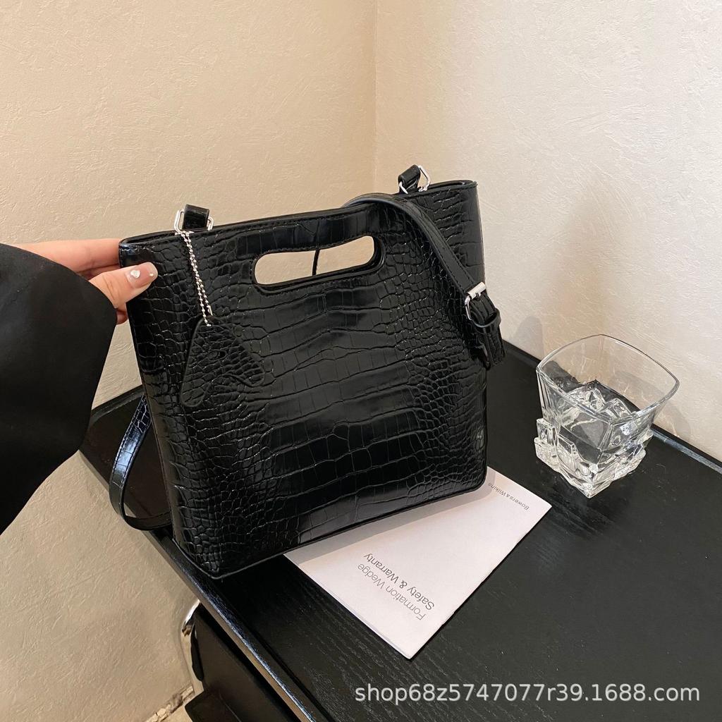 High-end Texture, Fashionable, Versatile Handbag, Women's 2025 New Trendy Temperament Shoulder Bag, Crossbody Bucket Bag