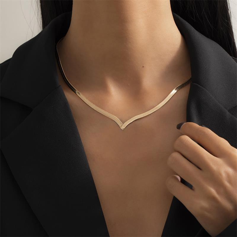 European & American V-Shaped Geometric Necklace: Cold, Simple, Hip-Hop Style with Metal Snake Bone Design.