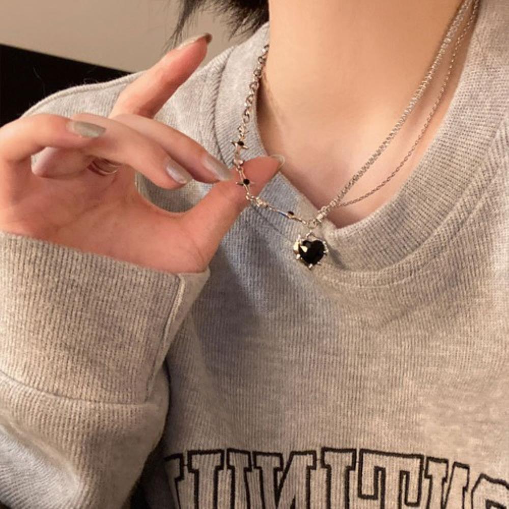 Women's Classic Coordination Black Heart Necklace