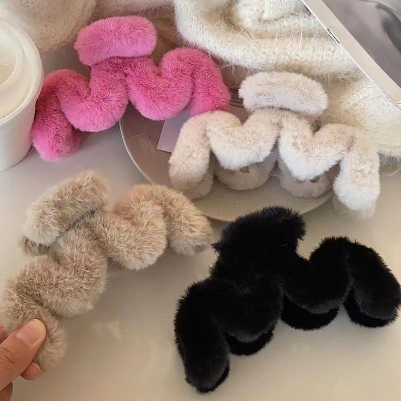 Elegante fermaglio per chignon con peluche Autunno-Inverno 2023 per donna