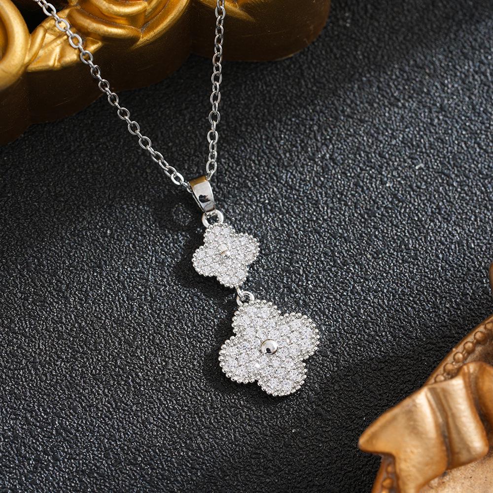 Korean Style Four-Leaf Clover Zircon Shell Necklace - High-End, Elegant, Non-Fading, Geometric Design
