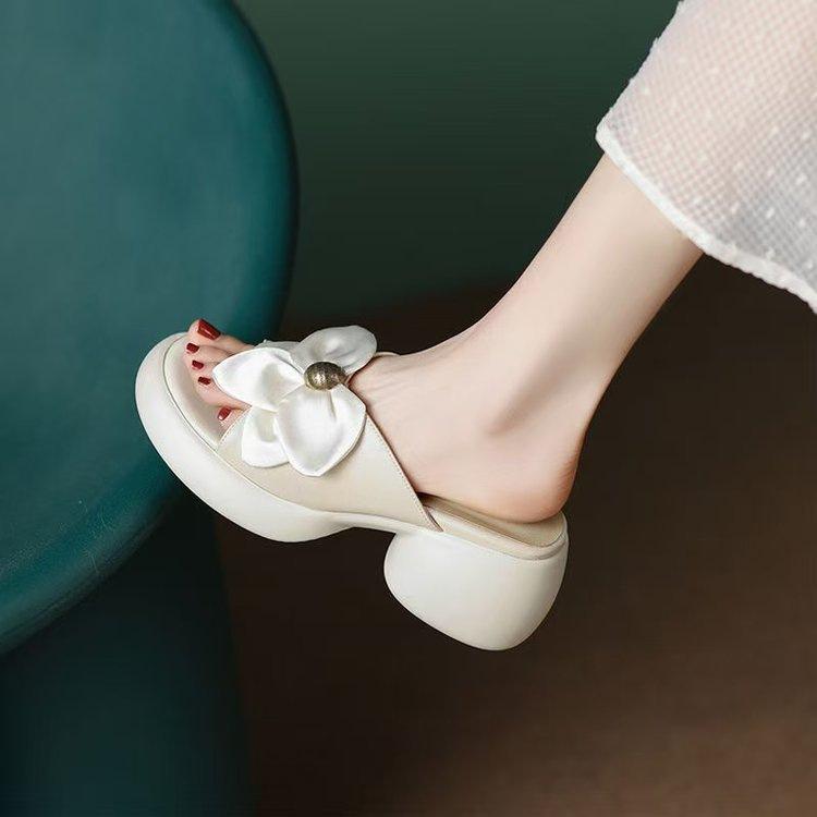 

Summer new flower open-toed cool slippers women wear versatile ins soft leather slippers women s heightened bottom one-word slippers 40