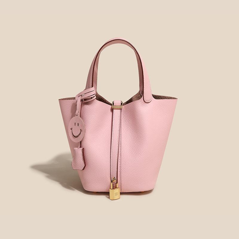 2025 Trending Women's Genuine Leather Cowhide Bucket Bag: Versatile, Top Layer Vegetable Tanned Handbag