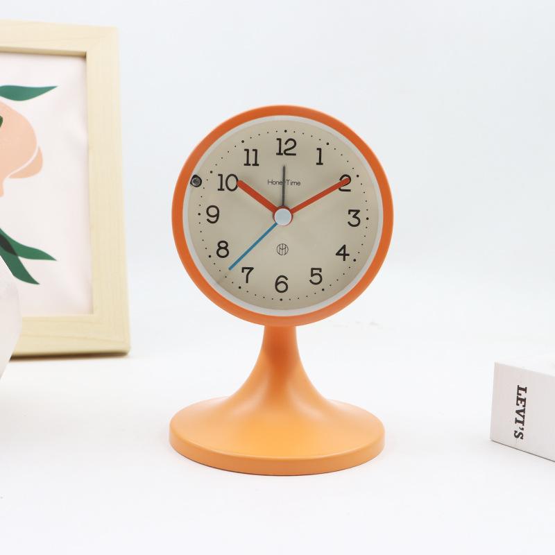 New Round Metal Table Clock, Simple Design, Suitable for Living Rooms, Studies, and Bedrooms, Suitable as a Silent Alarm Clock for Students