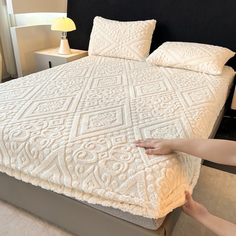 Coral Velvet Bedsheet Bedspread Milk Velvet Mattress Protective Cover Winter Plush Insulation Bedspread Single Queen King Size