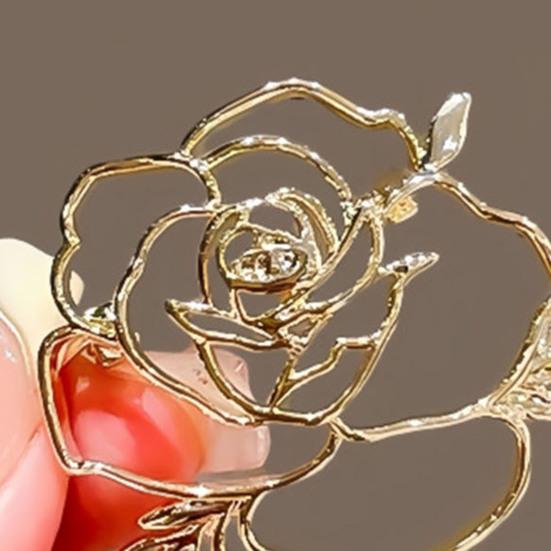 Women Brooch Hollow Rose Shape Lapel Pin Suits Coats Bags Scarves Badge Anti-Oxidation Versatile Accessory