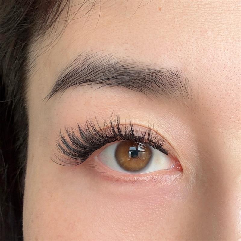 New Magnetic False Eyelashes 13mm Faux Mink Reusable Cruelty-Free with Black Cotton Band and Multi-pair Eyelash Case