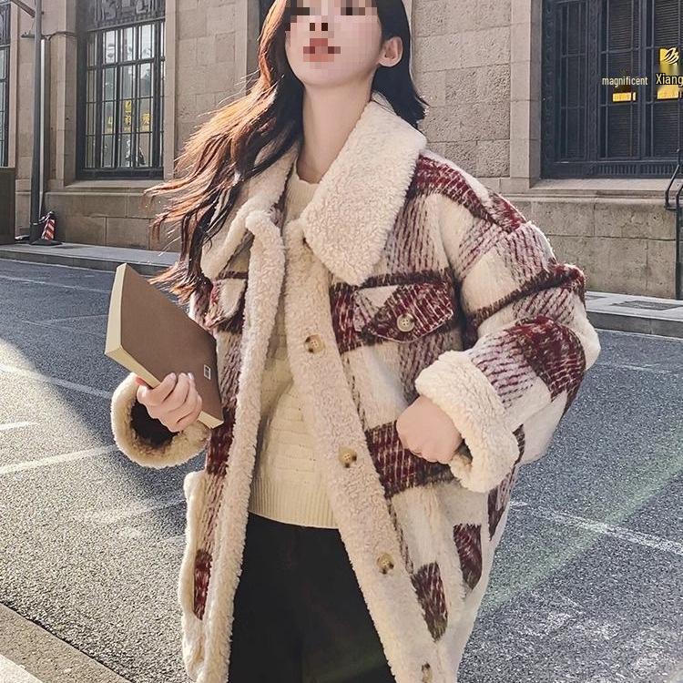 Petite Women's Retro Plaid Faux Lambswool Coat - Korean British Style for Autumn/Winter 2024