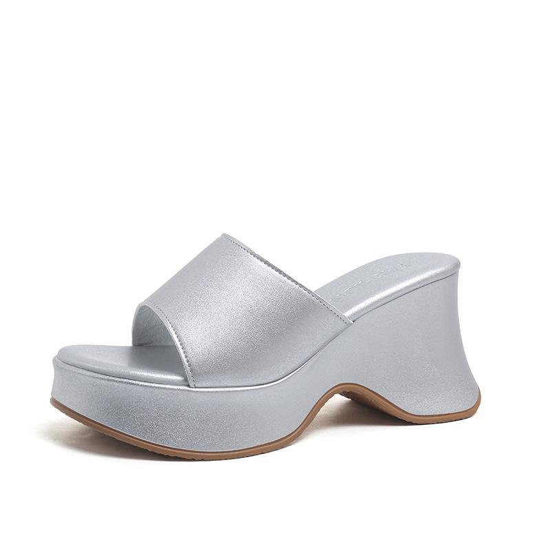 2025 summer French niche thick-soled one-word slippers new fashionable outer wear high-heeled high-heeled cool slippers