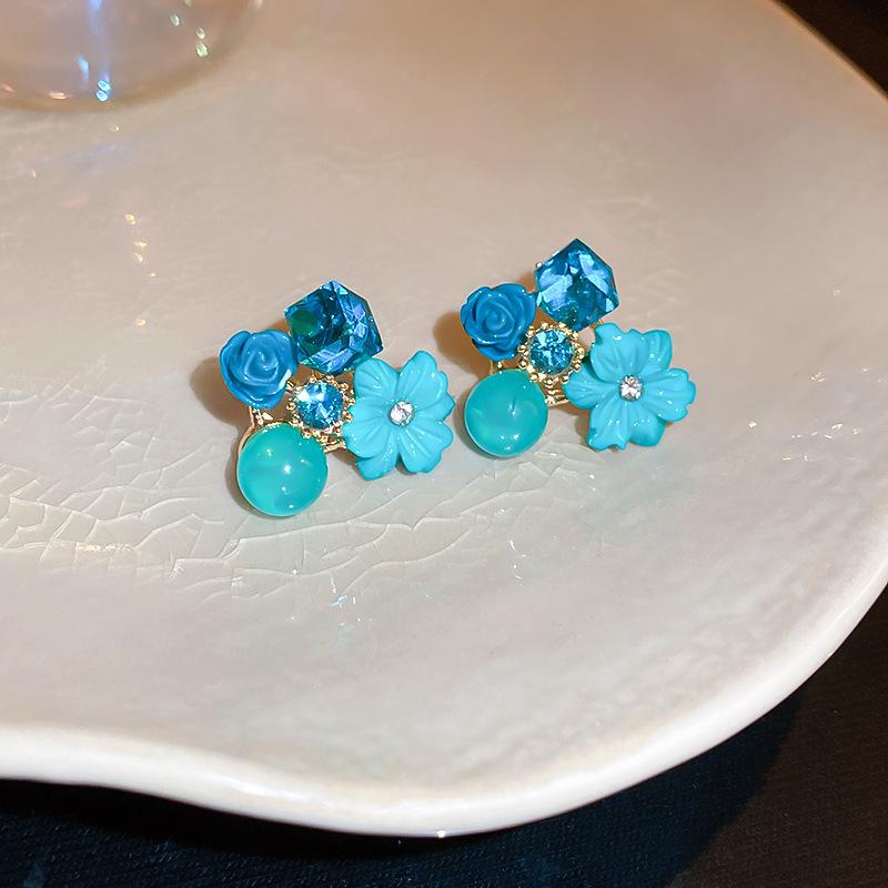 Light Luxury Flower Pattern Tassel Earrings: Niche Design with High-End Versatile Appeal