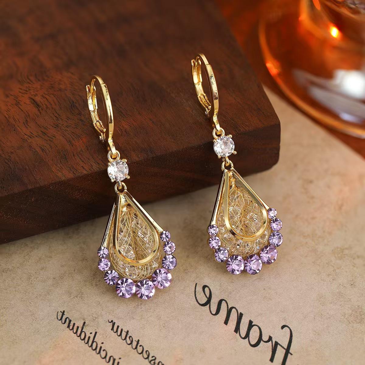 

New trendy gold wire mesh colored crystal earrings, light luxury high-end fashion Internet celebrity geometric ear buckle temperament earrings