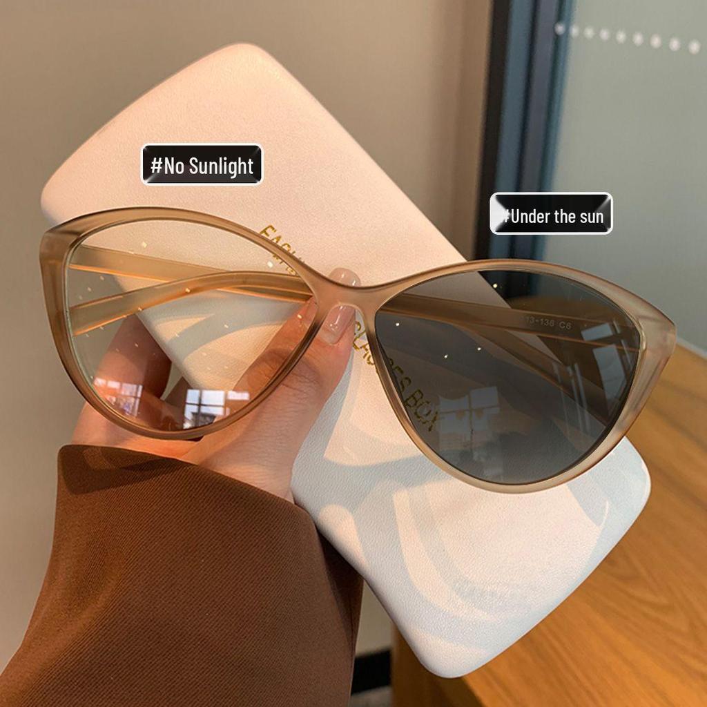 Katzenaugen-Farbwechselbrille für Damen – Stilvolle, Blaulicht blockierende Fassungen mit Korrektionsoption, Perfekt für Fotos und den Alltag.