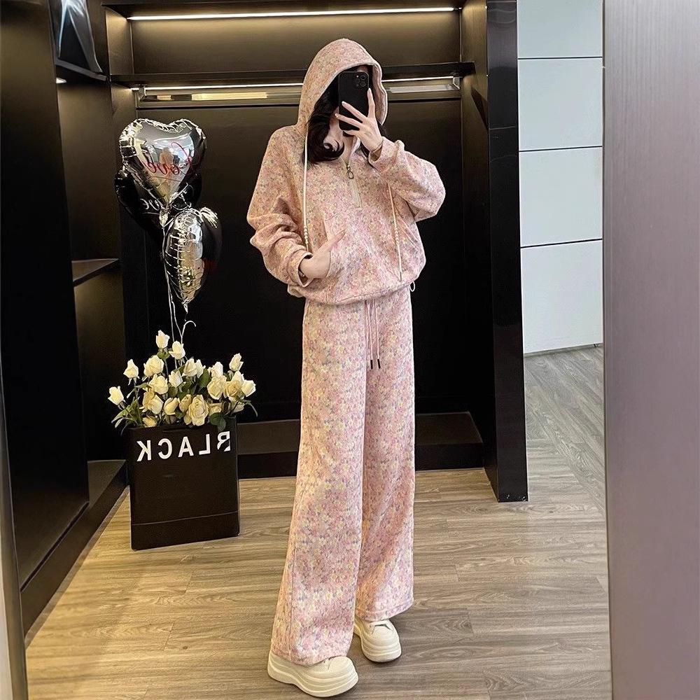 Costum Sport Casual Jacquard pentru Femei: Set din două piese Hanorac gros și Pantaloni cu picior larg pentru Toamna/Iarna 2025.