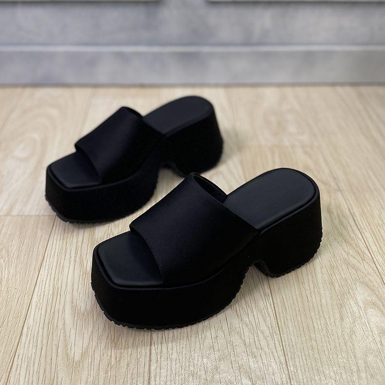 Thick Soled Sandals for Women In Summer 2026  Fashionable Outerwear Vacation Slippers for Women