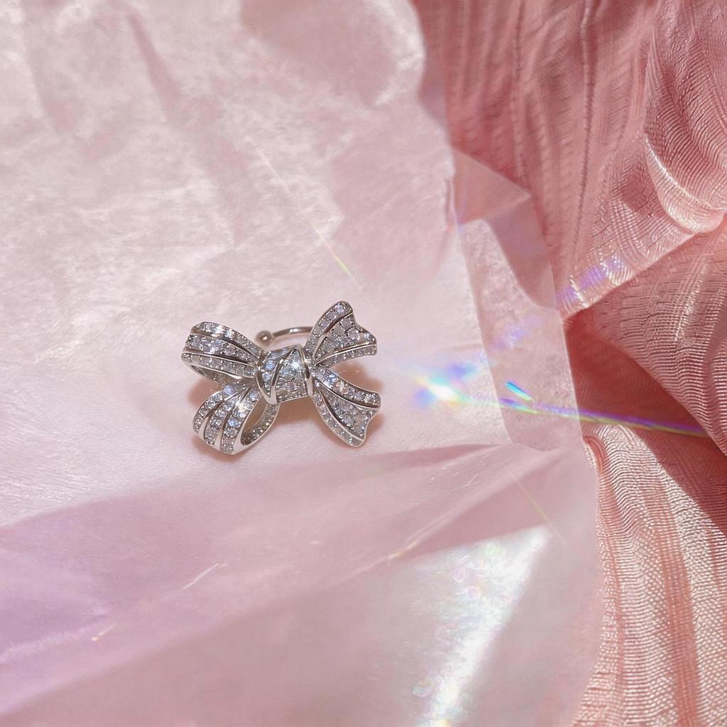 High-End Zirconia Bow Ear Clip: Luxurious, Versatile Ear Jewelry for Non-Pierced Ears