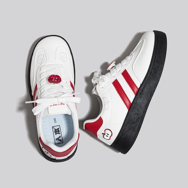 Niche women's shoes autumn new little white shoes women's flat bottom lightweight casual sports skateboard shoes