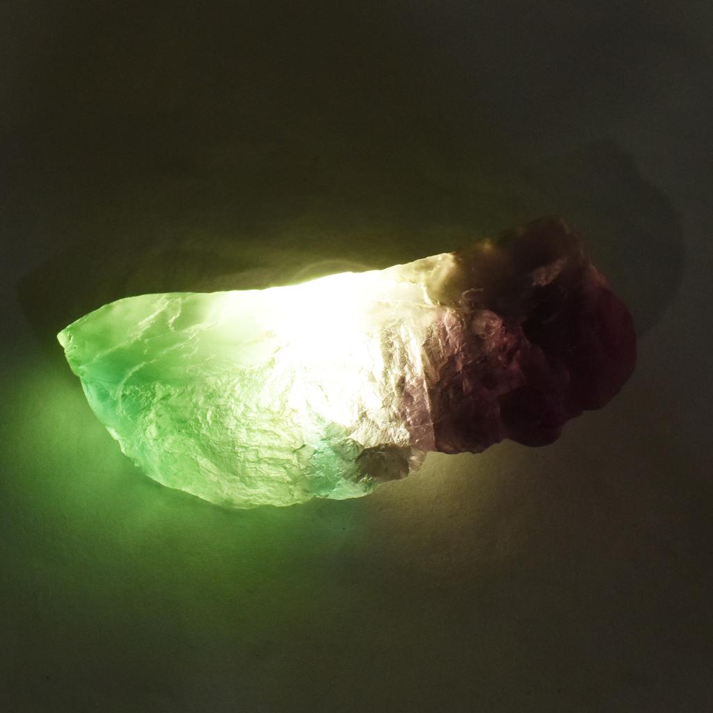85 Karat Natürlicher ZERTIFIZIERTER Mehrfarbiger Unbearbeiteter Fluorit Rohmaterial Lose Edelstein