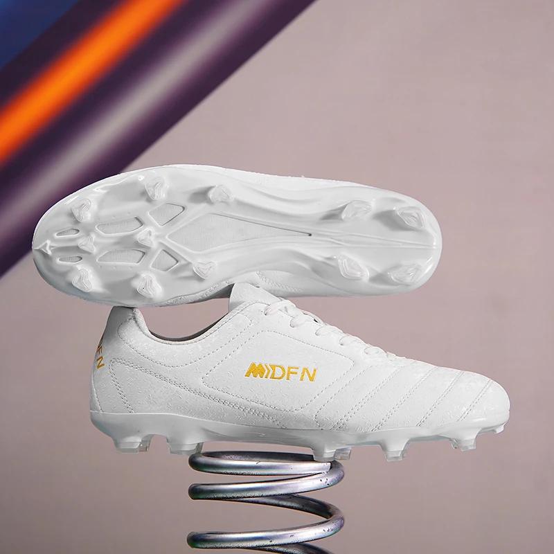 

New Men Football Boots Match Professional Sneakers Non-slip Soccer Shoes Outdoor Drop Shipping Unisex Training Sport Futsal 32