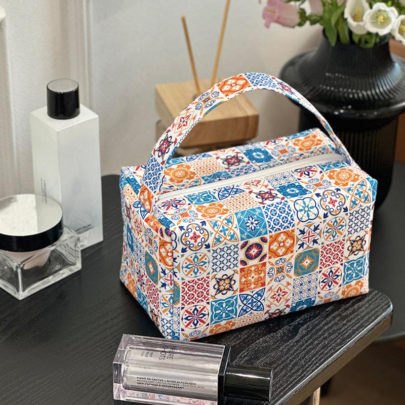 Cute Cartoon Cat Makeup Wash Bag Casual Travel Large Capacity Organizer Portable Handbag