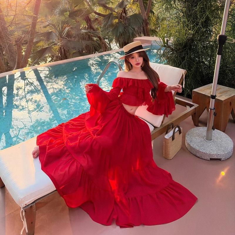 Red ruffle edge top Tyrande seaside