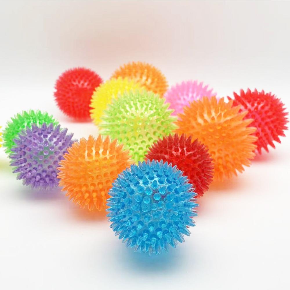 Brinquedos para Animais de Estimação Brinquedos Sonoros de TPR Bola Resistente a Mordidas de Cão Elástica Bola Espinho Médio e Grande Brinquedos para Cães