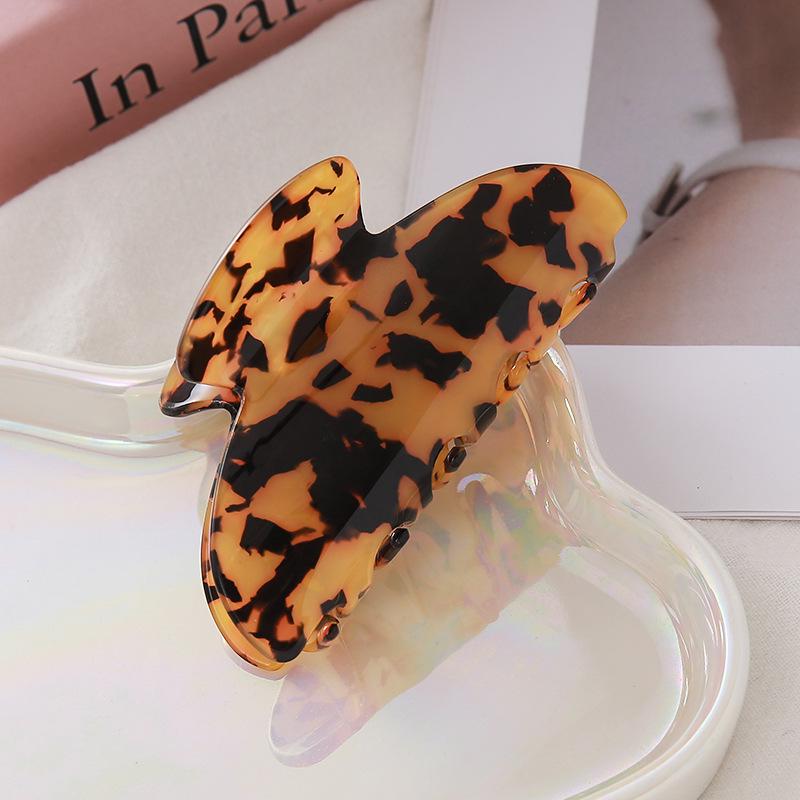 Tangli High-Quality Leopard Print Claw Hair Clip - Versatile Back of Head Accessory.