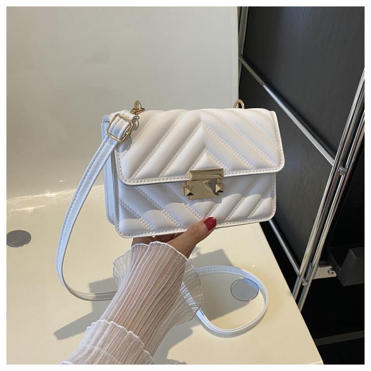 Early Autumn Indentation 2025 New Lock Fashion Casual Rhombus Solid Color One Shoulder Crossbody Chain Small Square Bag