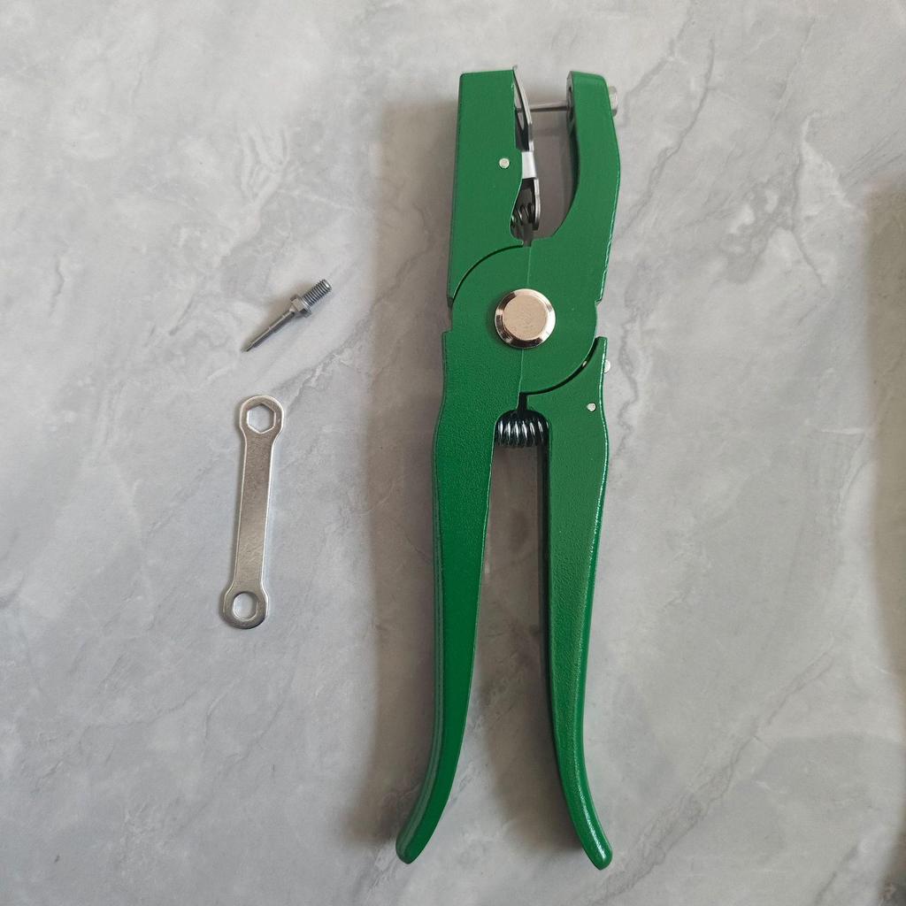 One-Piece Veterinary Ear Tag Pliers for Livestock